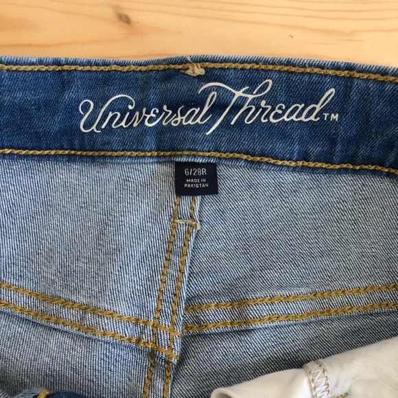 Universal Thread stretchy size 6 shorts worn 1x - Picture 4 of 11